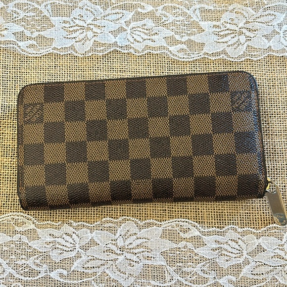 AUTHENTIC Louis Vuitton DAMIER EBENE zippy wallet with no signs of wear - Picture 6 of 13